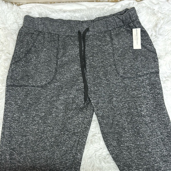 Bobbie Brooks Women 1X Capri Cargo Sweat Pants Grey Elastic Waist- NEW Plus Size - Picture 1 of 8